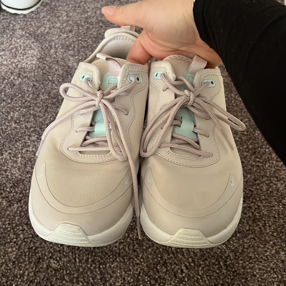 Nike air maxes - Picture 4 of 5